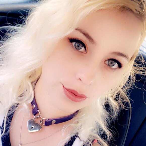 Meet your Posher, Britney - Picture 3 of 5